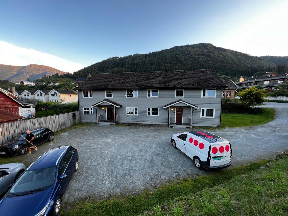 Privat Rom I Leilighet Hotel Sogndal Exterior photo