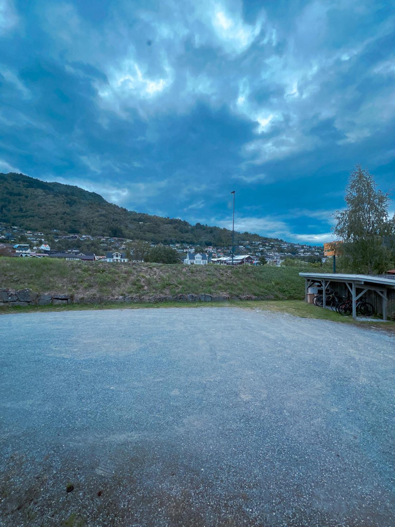 Privat Rom I Leilighet Hotel Sogndal Exterior photo